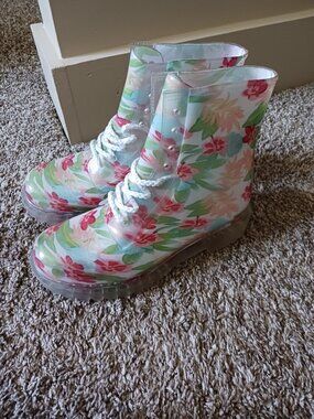 Dirty Laundry Women's rain boots 8